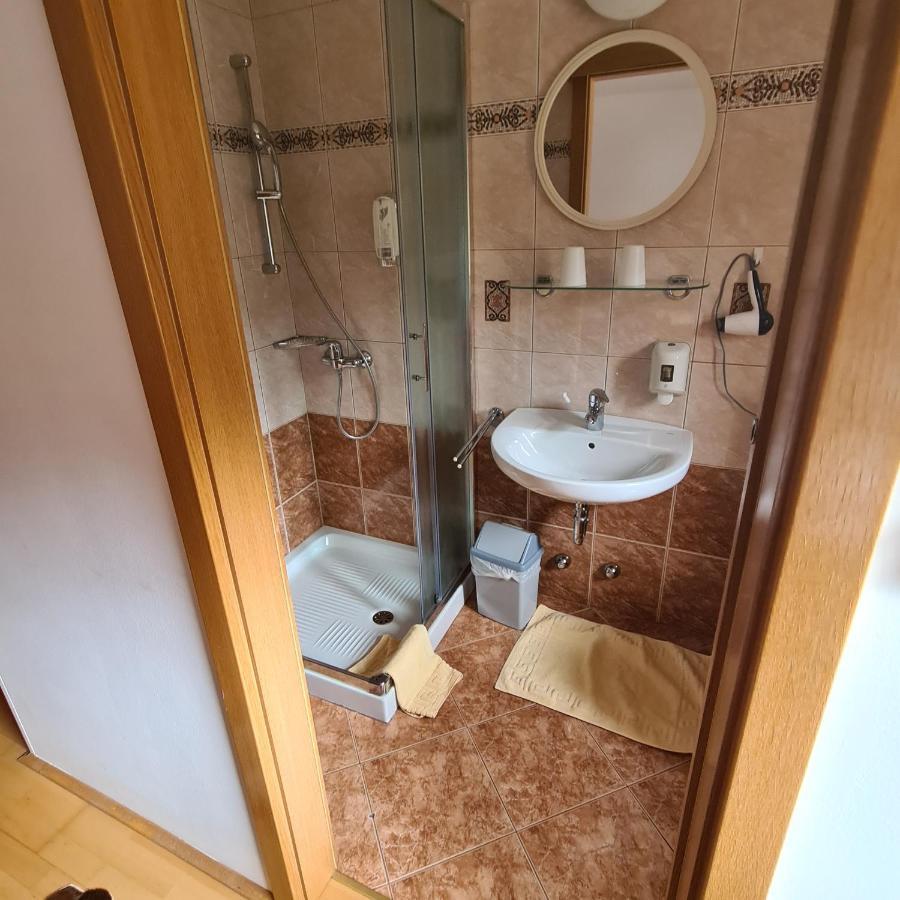 Penzion Pr' Betel Jesenice Εξωτερικό φωτογραφία